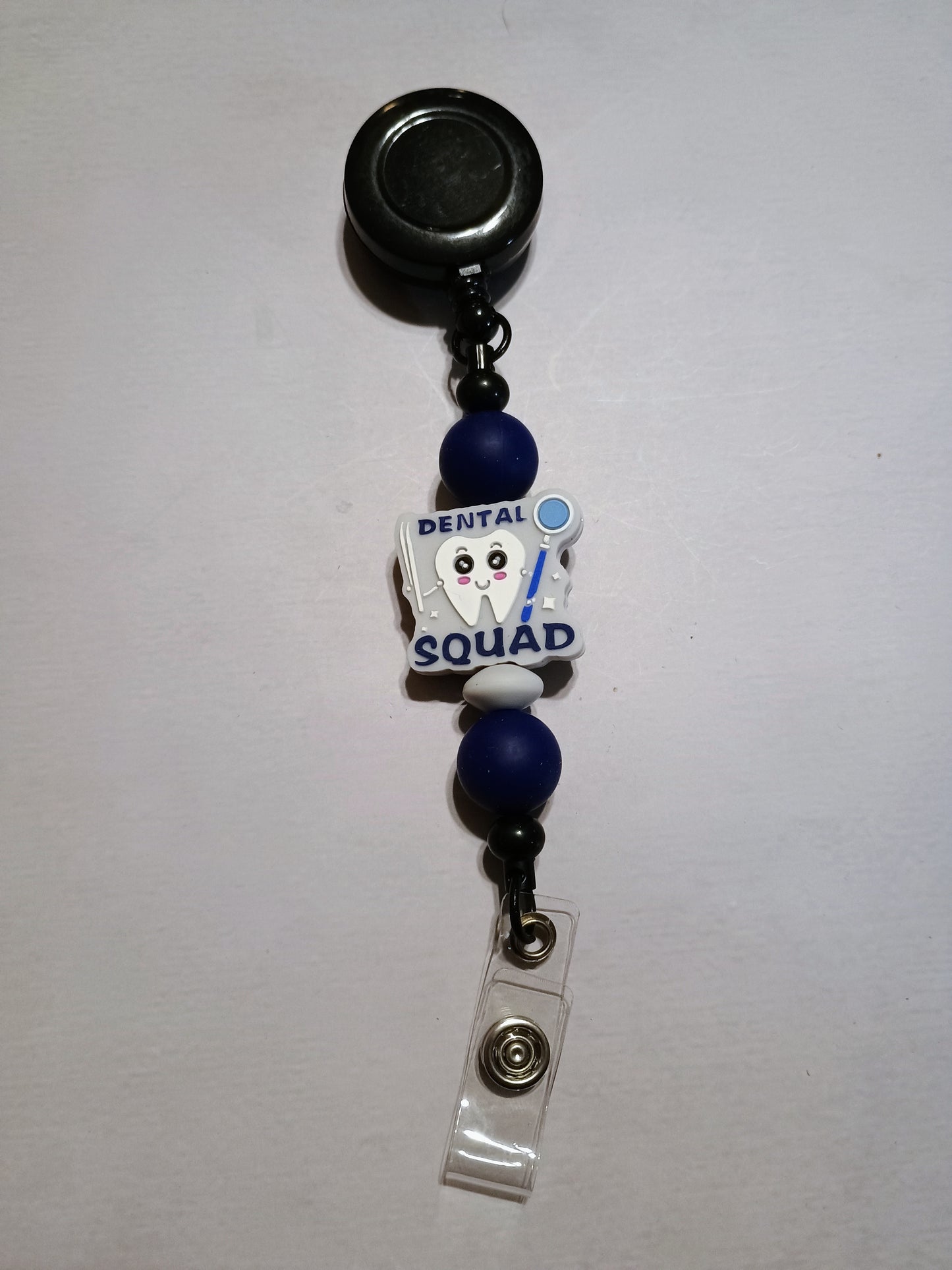 Retractable name badge clip