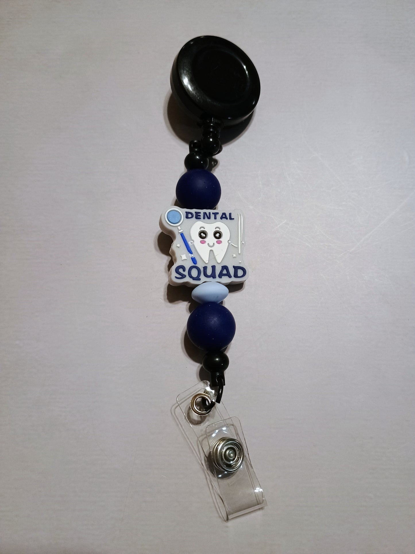Retractable name badge clip
