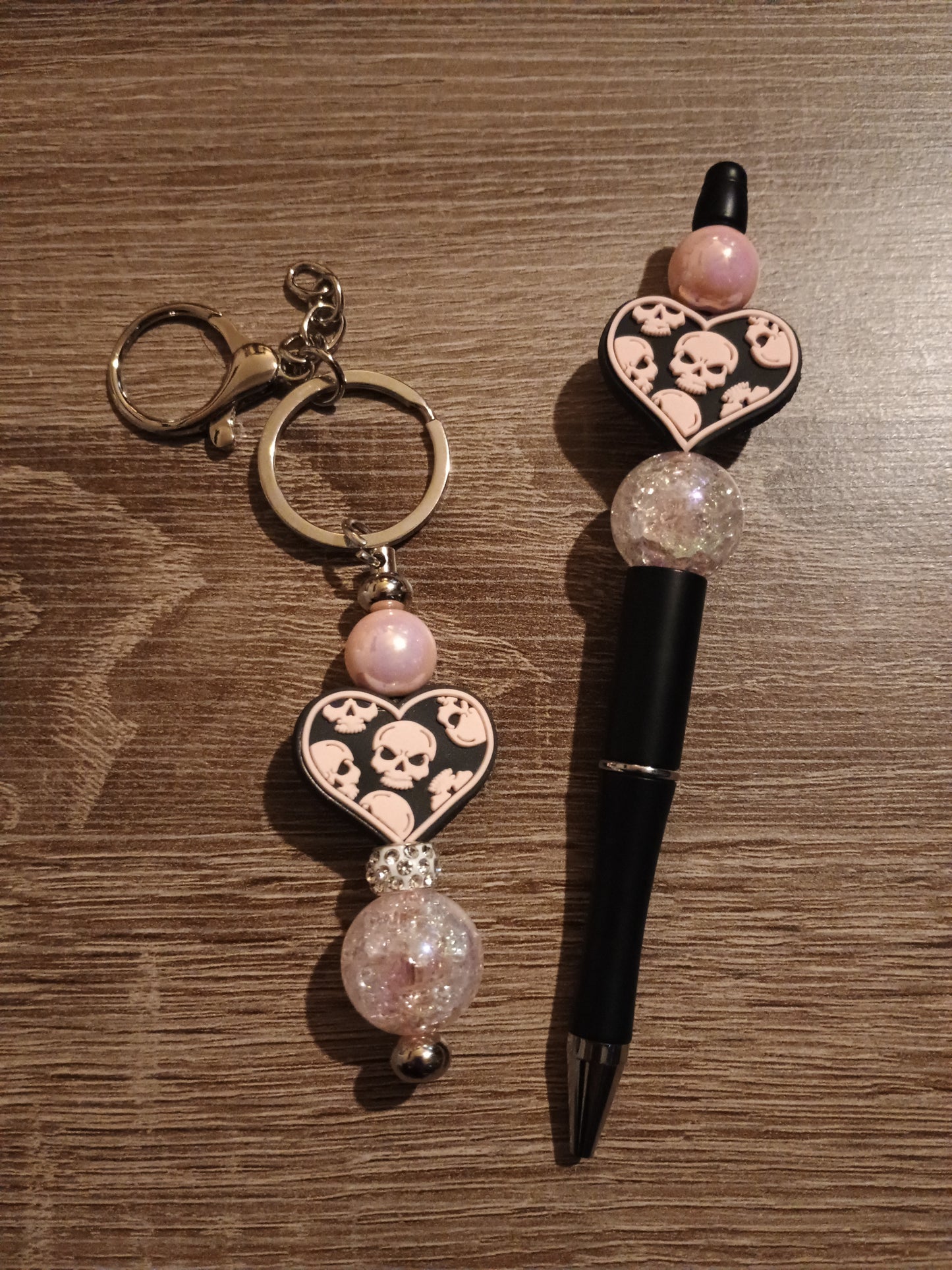 Skull pen and keychain