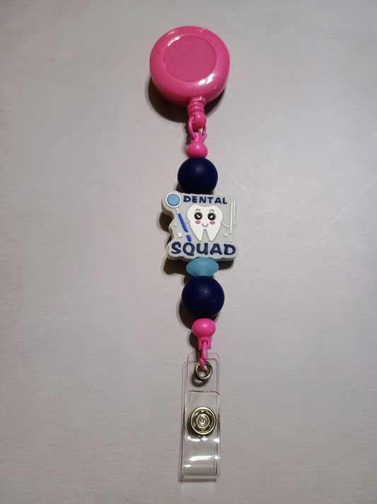 Retractable name badge clip