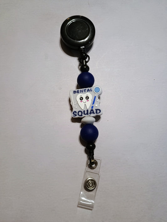 Retractable name badge clip